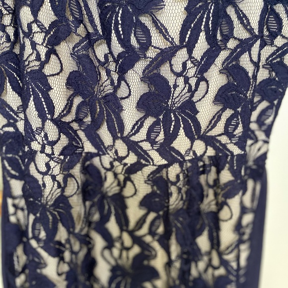 Dress - Picture 6 of 7